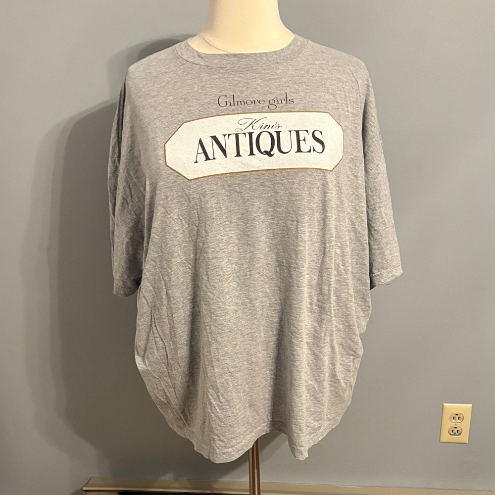 Kohl's Gray 'Kim's Antiques' Graphic Short Sleeve Tee - Gilmore Girls
